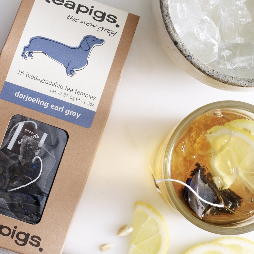 The finest Darjeeling from the foothills of the Himalayas.Added to the zesty, citrus bergamot and lime flavors of the mediterranean to create something altogether more elegant. The blue cornflowers? Well, they just look so pretty.