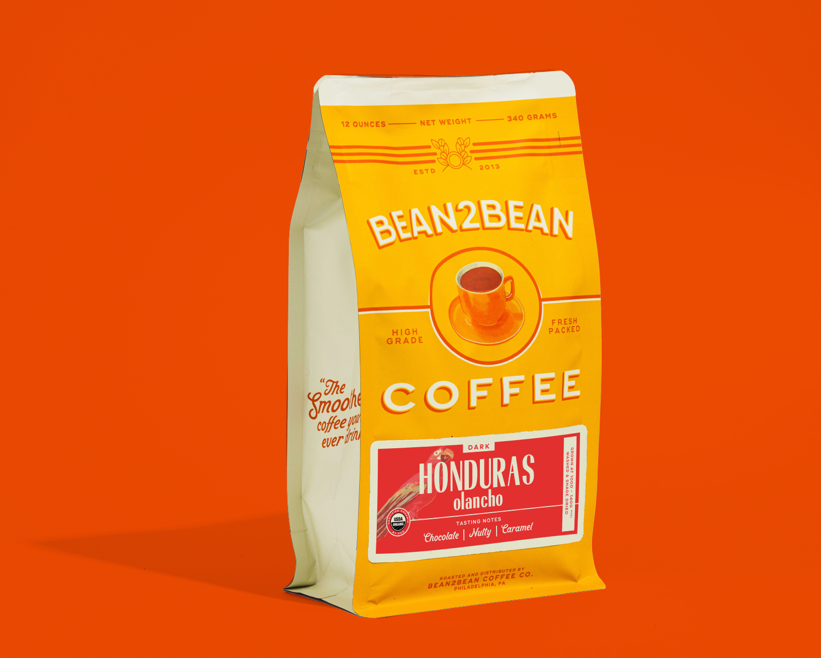 Made with beans sourced from organic and sustainable farms in the region of Olancho, Honduras. With a smooth body, fruity acidity, and hints of nutty chocolate, this single-origin dark roast is sweet and balanced. CACAOL actively participates in community initiatives. It supports local churches and the mother-child healthcare center, while also promoting environmental protection by distributing water filters to nearby communities.