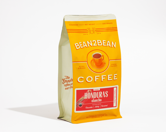 Made with beans sourced from organic and sustainable farms in the region of Olancho, Honduras. With a smooth body, fruity acidity, and hints of nutty chocolate, this single-origin dark roast is sweet and balanced. CACAOL actively participates in community initiatives. It supports local churches and the mother-child healthcare center, while also promoting environmental protection by distributing water filters to nearby communities.